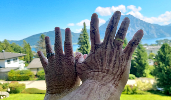 dore-haende-doris-reinhard-eheringe-henna-tattoos-landschaft-600x350px